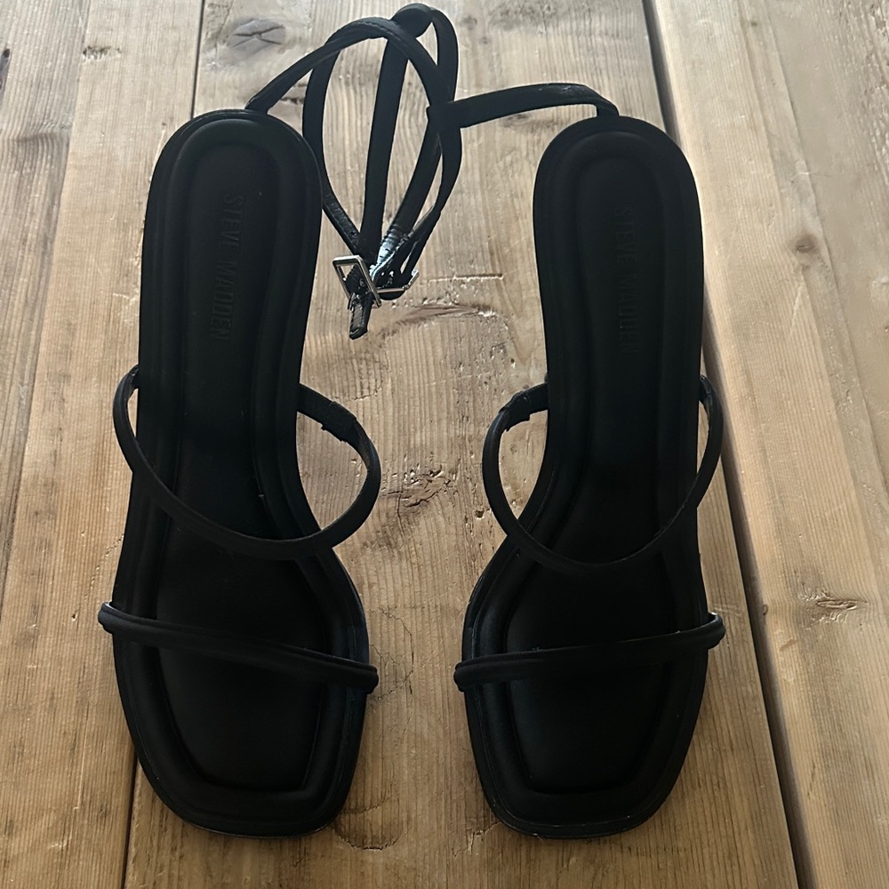 Steve Madden Elegant Black Sandals